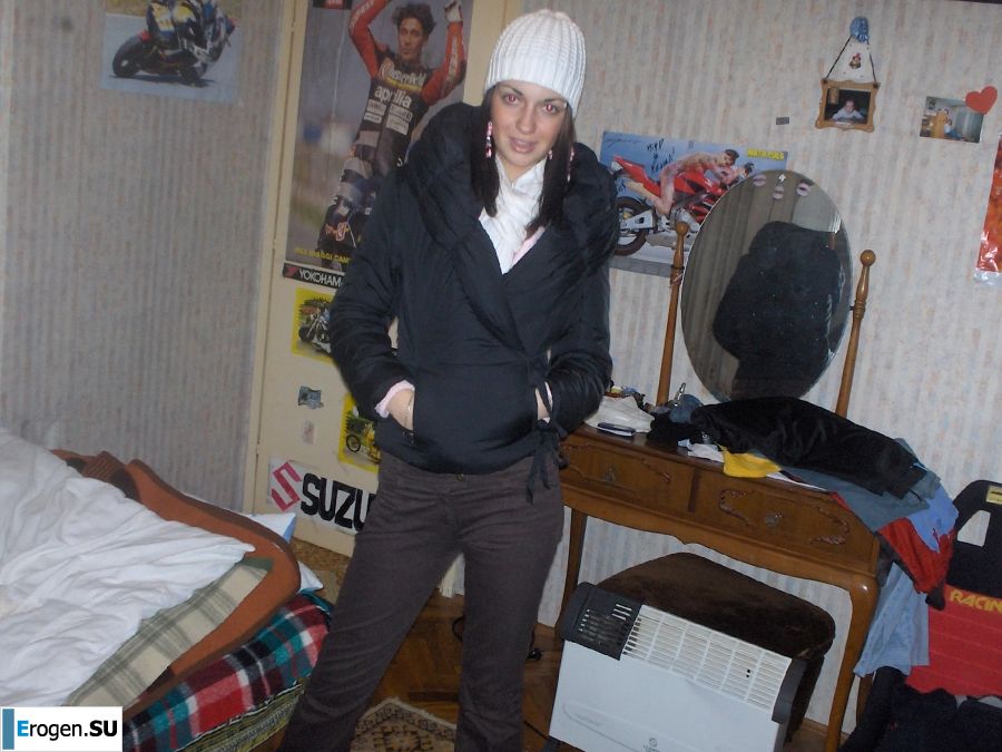 moody striptease without a single smile. Photo 22