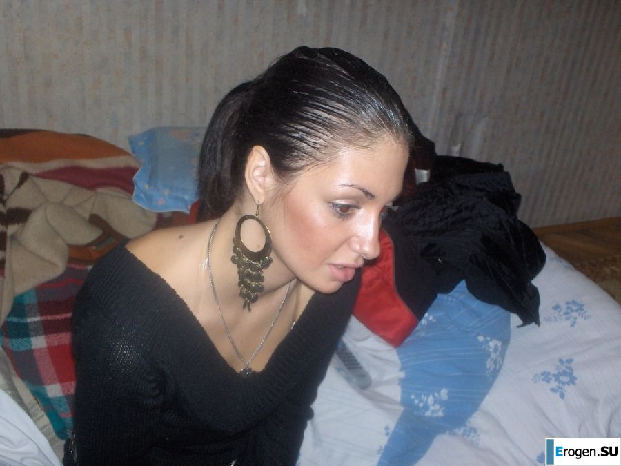 moody striptease without a single smile. Photo 43