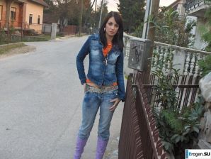 moody striptease without a single smile. Thumb 11