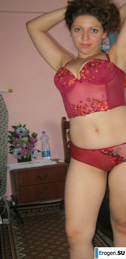 shy blush and curls. Photo 17