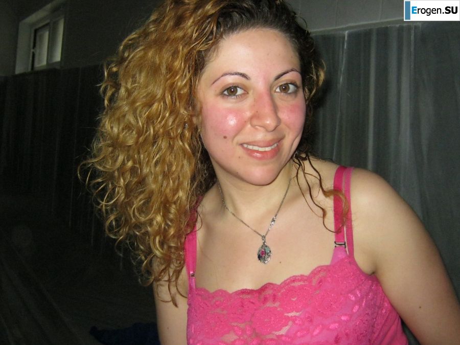 shy blush and curls. Photo 19