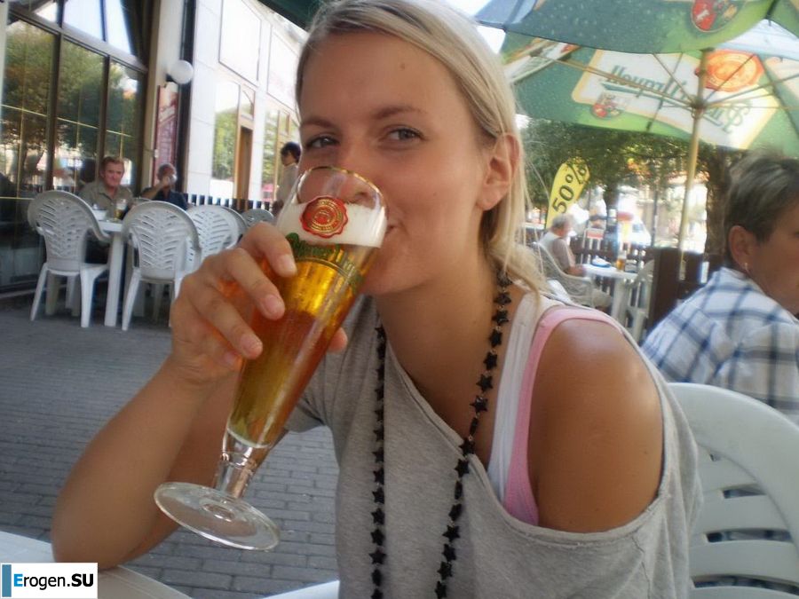 topless on the seashore. Photo 13