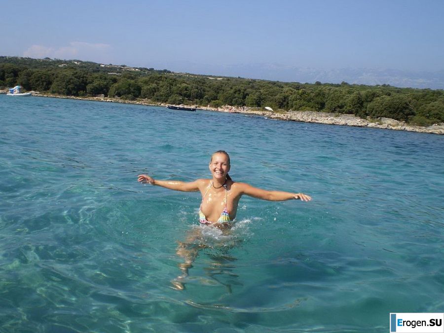topless on the seashore. Photo 26