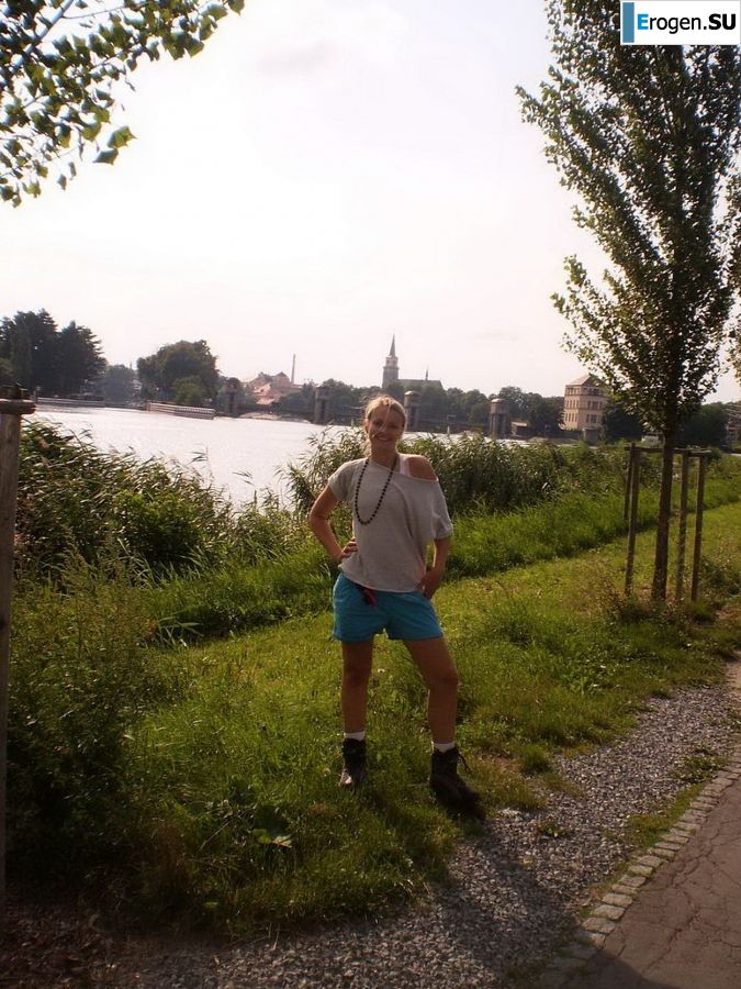 topless on the seashore. Photo 6