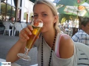 topless on the seashore. Thumb 13