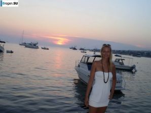 topless on the seashore. Thumb 15