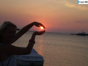 topless on the seashore. Thumb 22