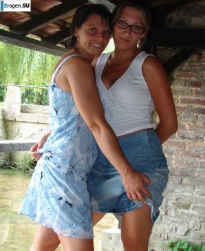 зрелые подружки решили пошалить. Эскиз 13