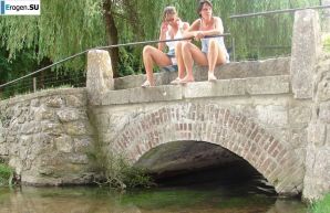 зрелые подружки решили пошалить. Эскиз 37