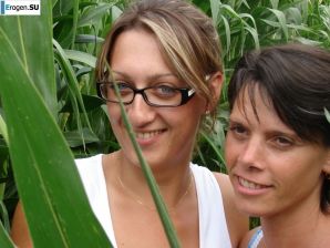 зрелые подружки решили пошалить. Эскиз 45