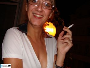 зрелые подружки решили пошалить. Эскиз 8