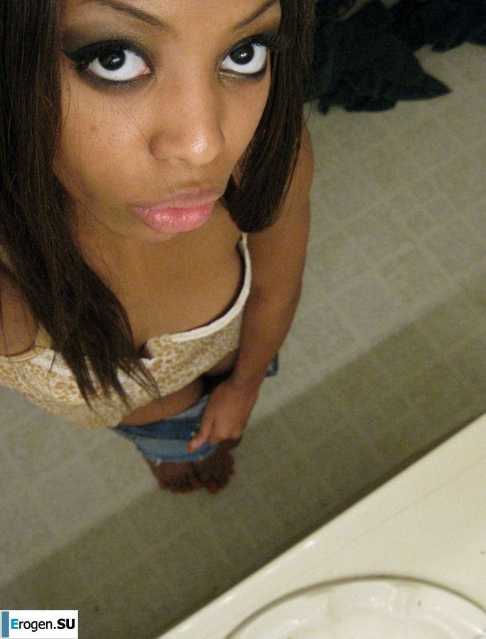 selfie of a naked black woman. Photo 38