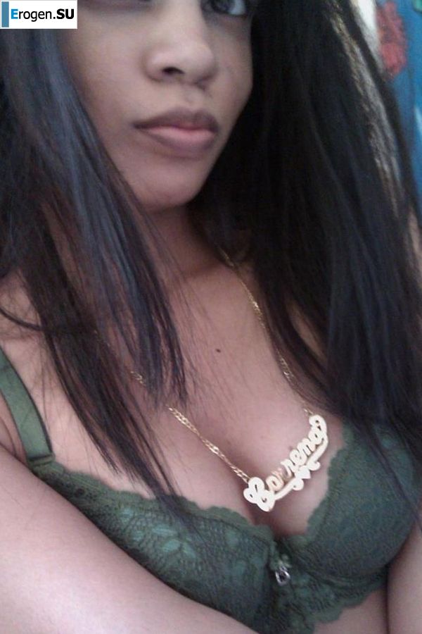 slim dark-skinned girl undresses. Photo 29