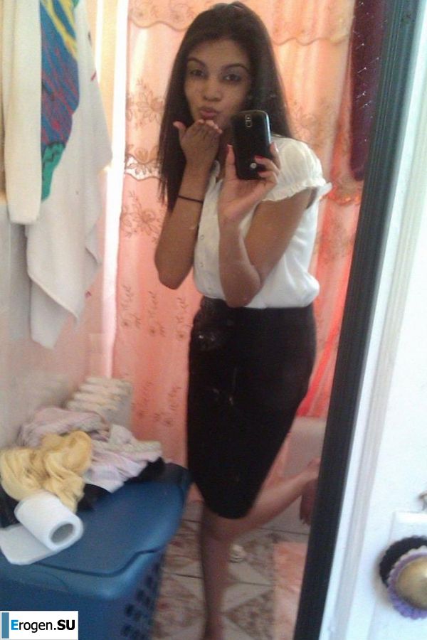 slim dark-skinned girl undresses. Photo 30