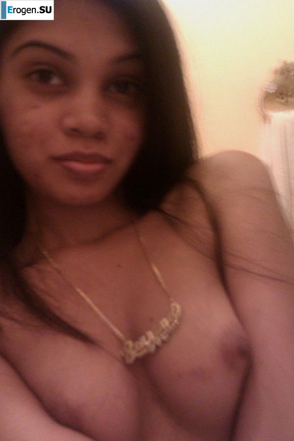 slim dark-skinned girl undresses. Photo 37