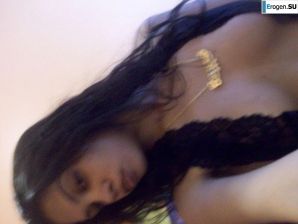 slim dark-skinned girl undresses. Thumb 11