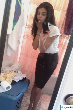 slim dark-skinned girl undresses. Thumb 16