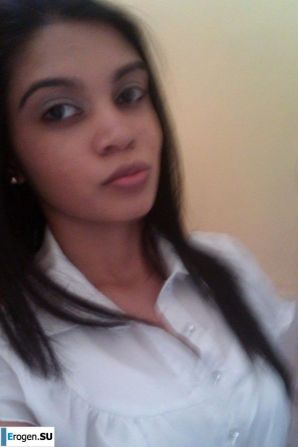 slim dark-skinned girl undresses. Thumb 22