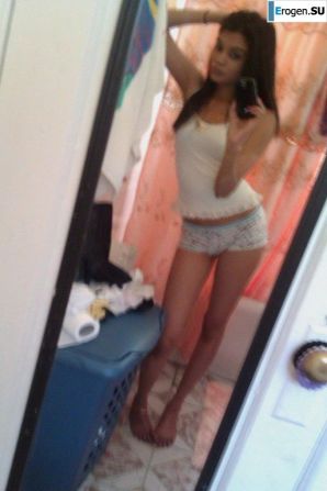 slim dark-skinned girl undresses. Thumb 26