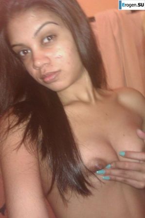 slim dark-skinned girl undresses. Thumb 32