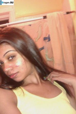 slim dark-skinned girl undresses. Thumb 6