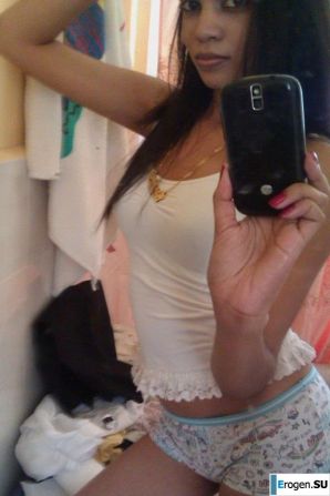 slim dark-skinned girl undresses. Thumb 9