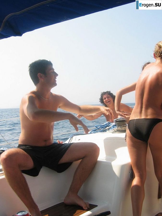 party with heifers on a yacht. Photo 12