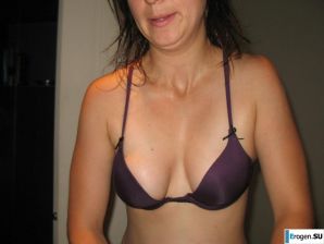 семейная брюнетка снялась для истории. Эскиз 29