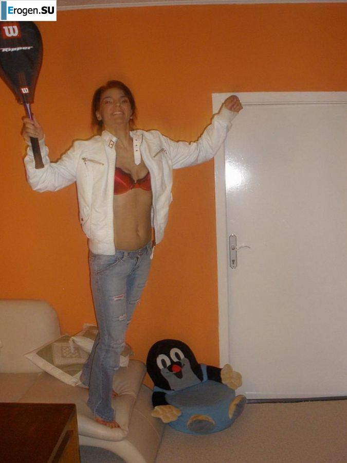 шикарная италианка позирует и раздевается. Фото 13