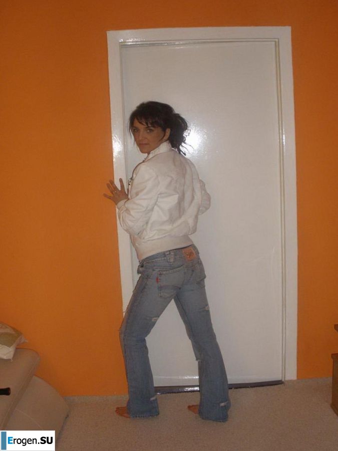 шикарная италианка позирует и раздевается. Фото 14