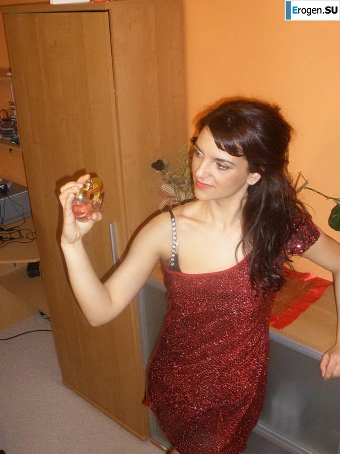 шикарная италианка позирует и раздевается. Фото 27