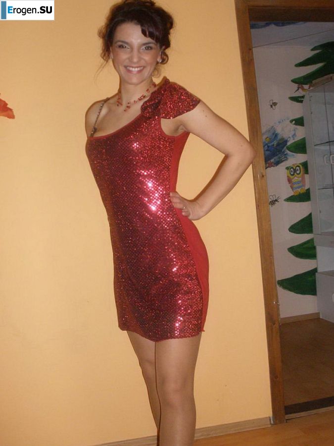 шикарная италианка позирует и раздевается. Фото 6