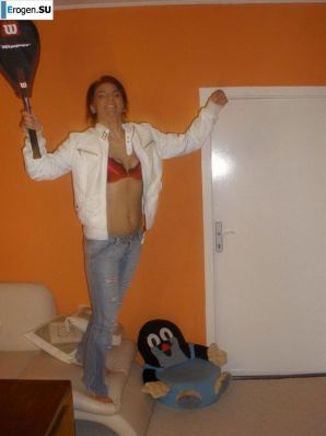 шикарная италианка позирует и раздевается. Эскиз 13