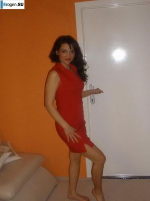 шикарная италианка позирует и раздевается. Эскиз 23