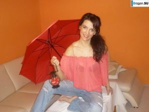 шикарная италианка позирует и раздевается. Эскиз 24