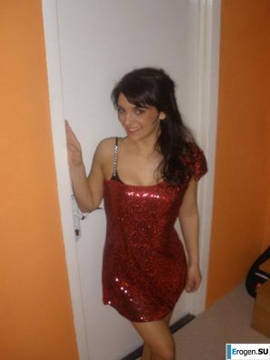 шикарная италианка позирует и раздевается. Эскиз 26