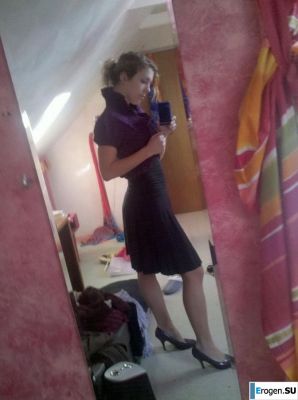 the woman was waiting for her prince. Thumb 6