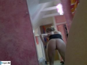 the woman was waiting for her prince. Thumb 8