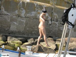 татуированная блонидинка гуляет голышом. Эскиз 37