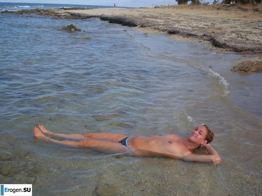 fun on a nudist beach. Photo 15