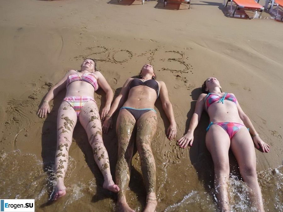 fun on a nudist beach. Photo 17