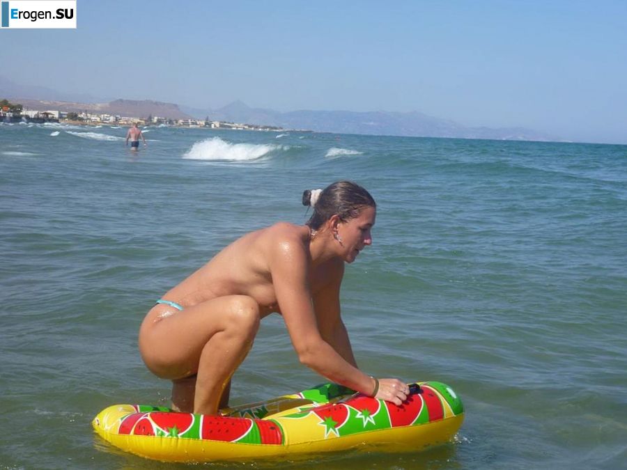 fun on a nudist beach. Photo 21