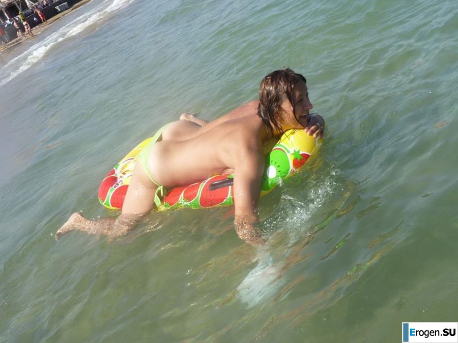 fun on a nudist beach. Photo 27