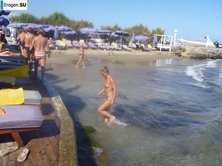 fun on a nudist beach. Photo 39