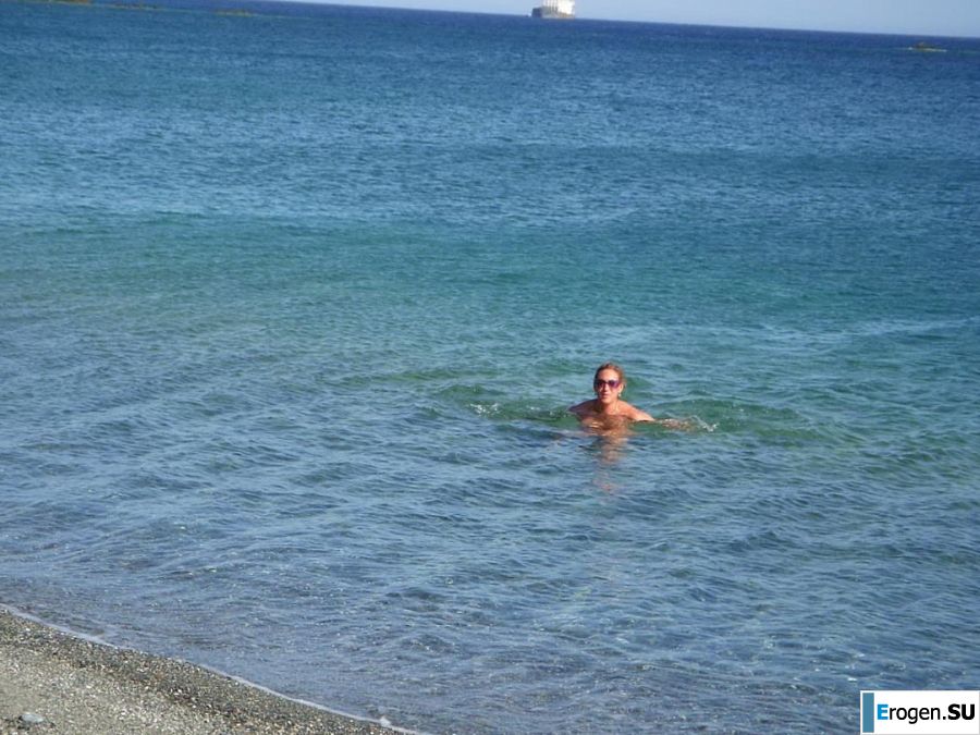 fun on a nudist beach. Photo 4
