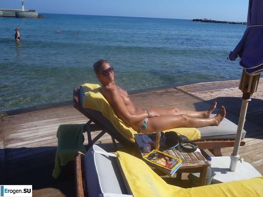 fun on a nudist beach. Photo 40