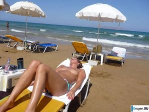 fun on a nudist beach. Thumb 32