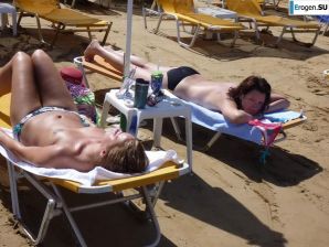 fun on a nudist beach. Thumb 33