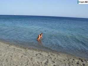 fun on a nudist beach. Thumb 6