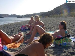 fun on a nudist beach. Thumb 9